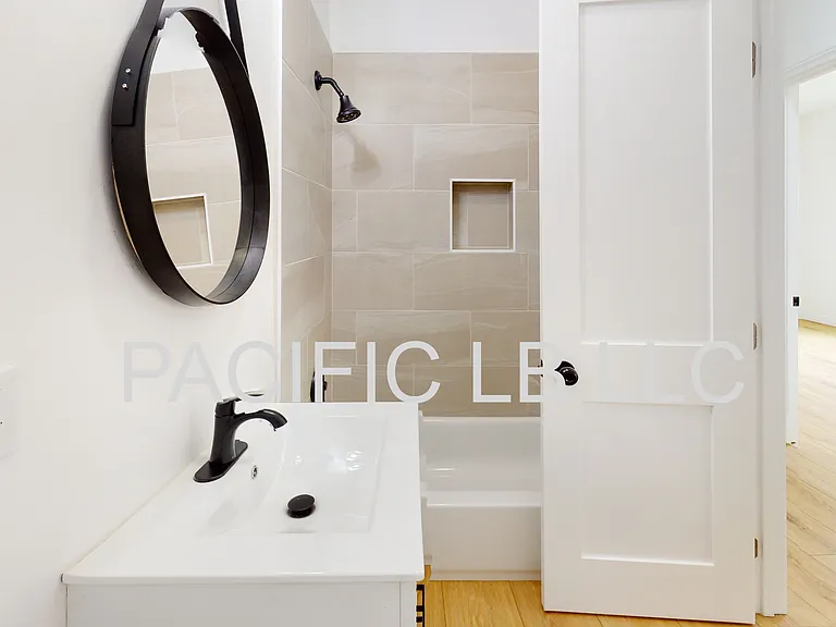 Pacific Ave — Photo 6