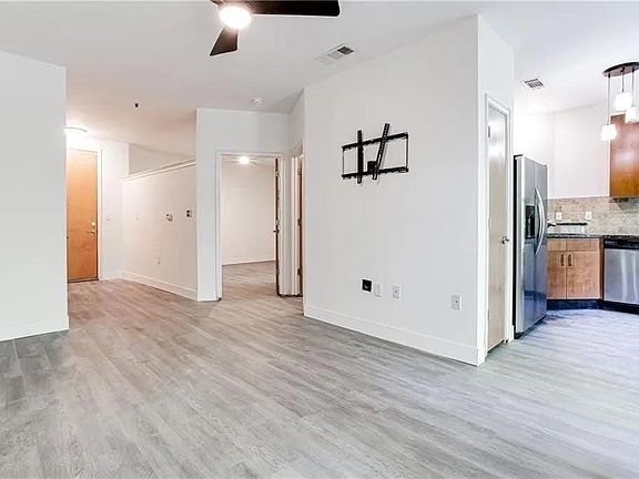 4th image of 898 Oak St SW Unit 1307