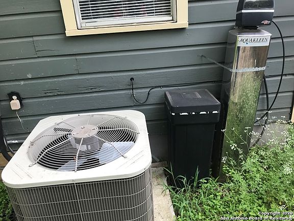 2nd image of 2423 Dahlgreen Ave