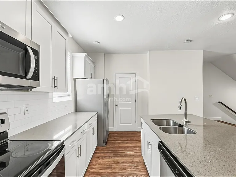 11078 S Trocadero Ave — Photo 4
