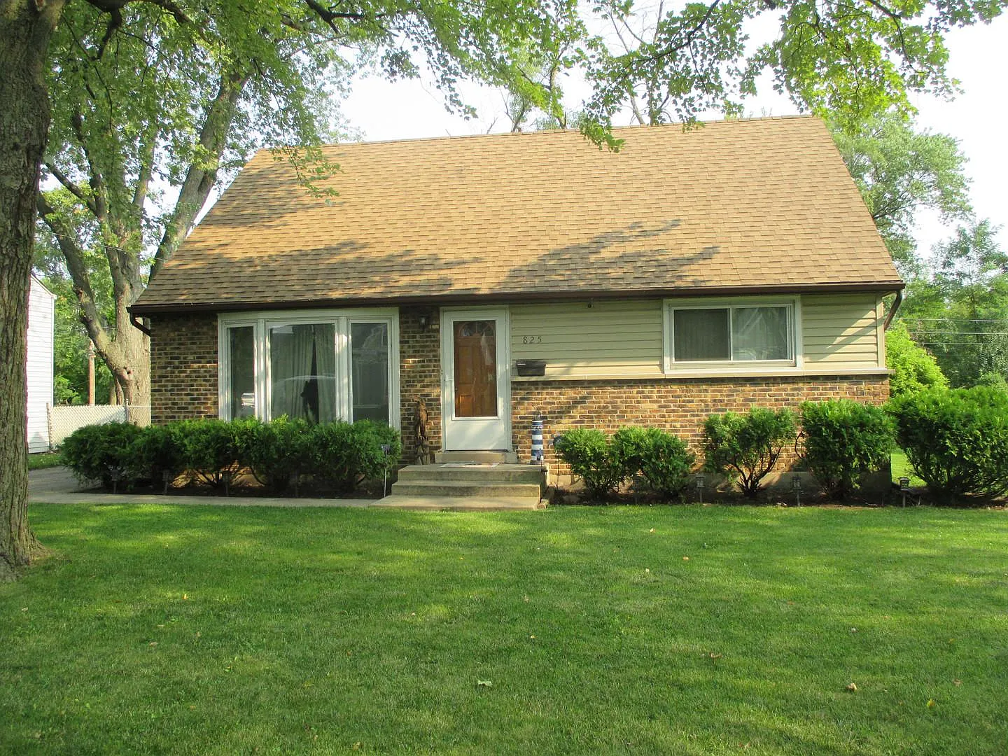 825 W Green St photo 1