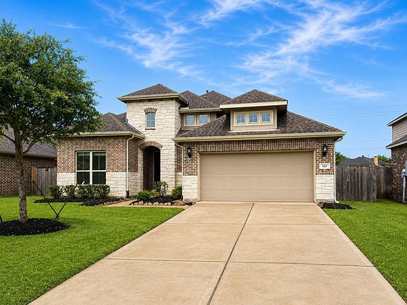 2nd image of 320 Woodway Dr