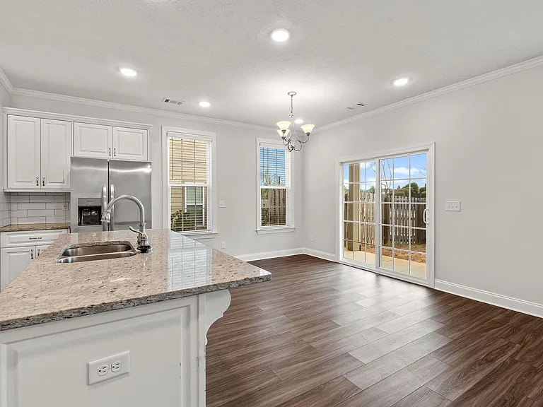597 Vinings Dr — Photo 12