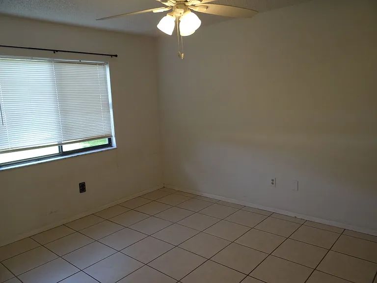 1250 Autumn St — Photo 7