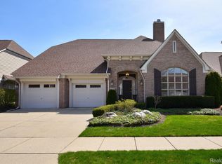 4048 Chatfield Ln, Troy, MI 48098