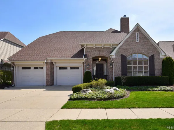 4048 Chatfield Ln, Troy, MI 48098