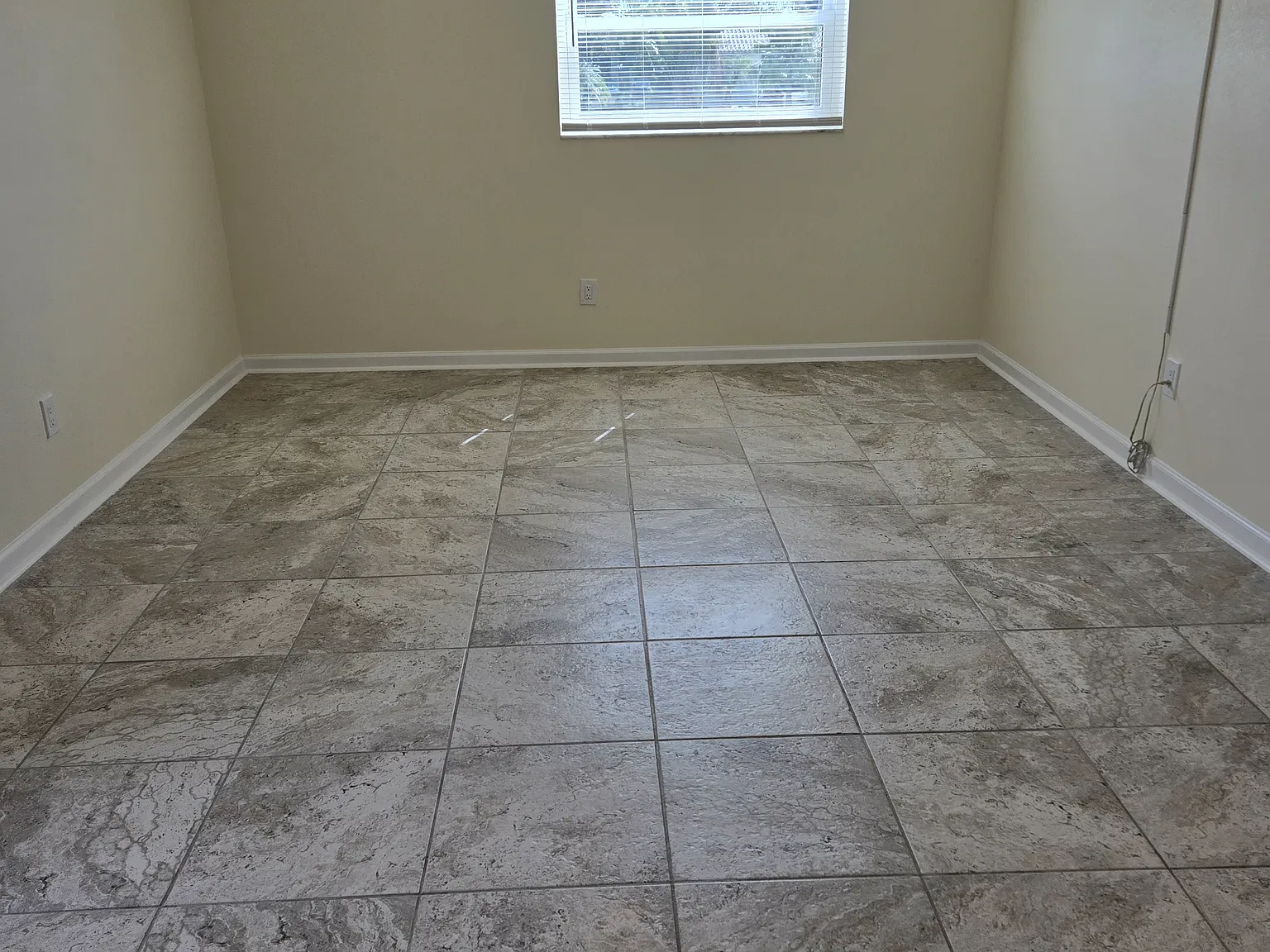 2 bed, 975 sqft, $1,000 — Photo 1
