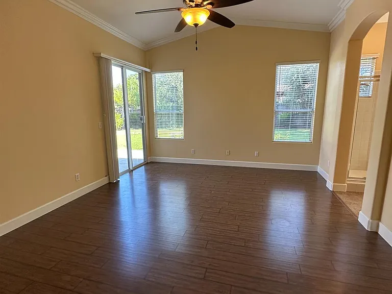 768 Quincy Ave — Photo 30