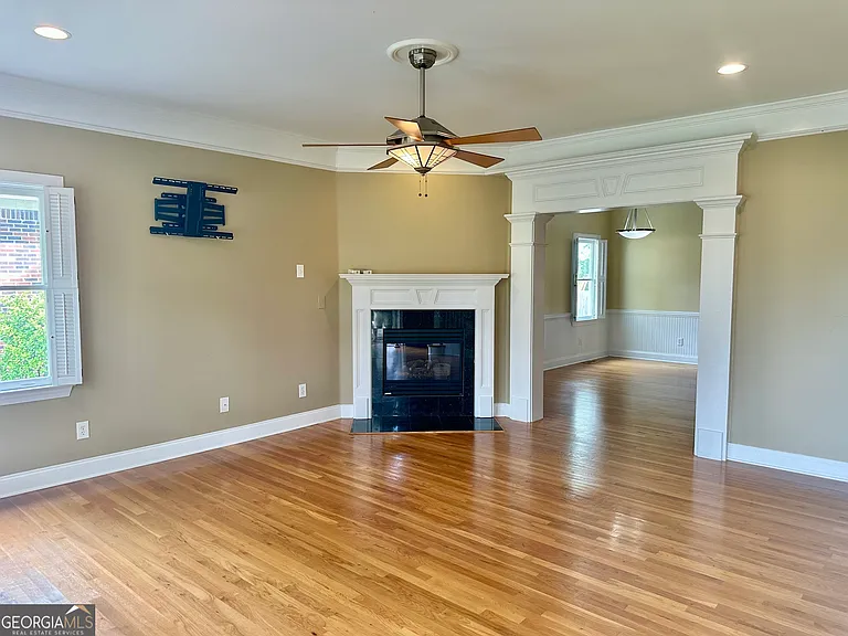 1594 Hardin Ave — Photo 5