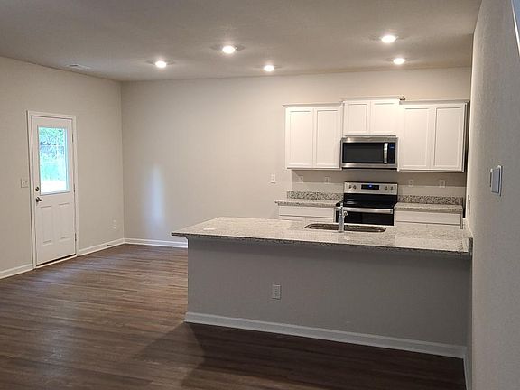 2nd image of 3338 Bridgewood Dr