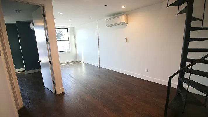 Rented by Delmark Realty LLC | media 50