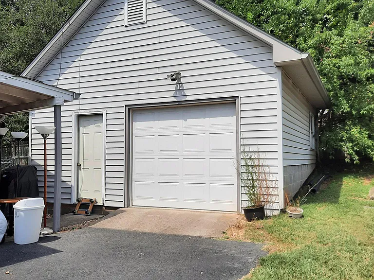 garage for 1 car