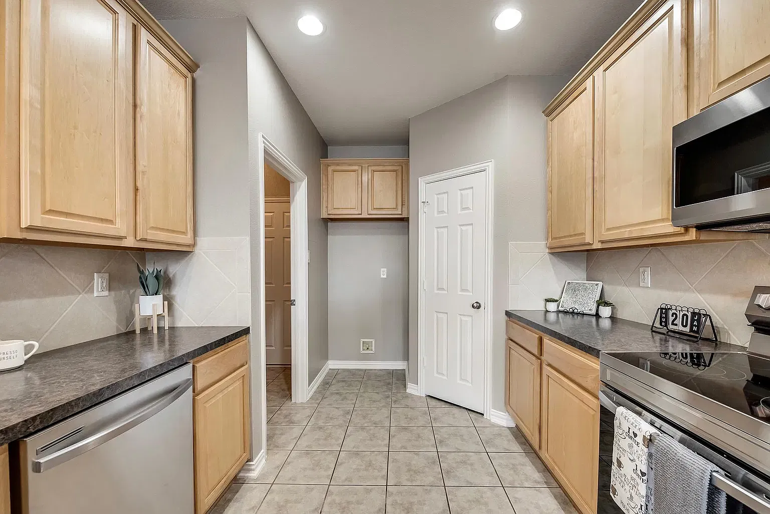 4 bed, 1867 sqft, $2,775 — Photo 4