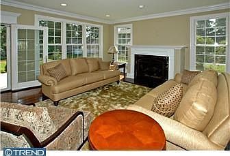 2nd image of 20 Kenmore Ln