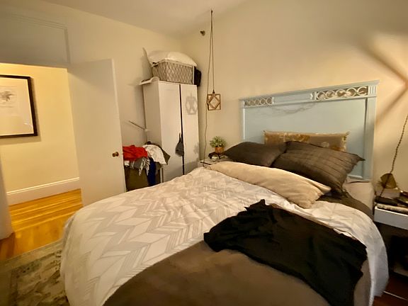 2nd image of 913 Boylston St #3
