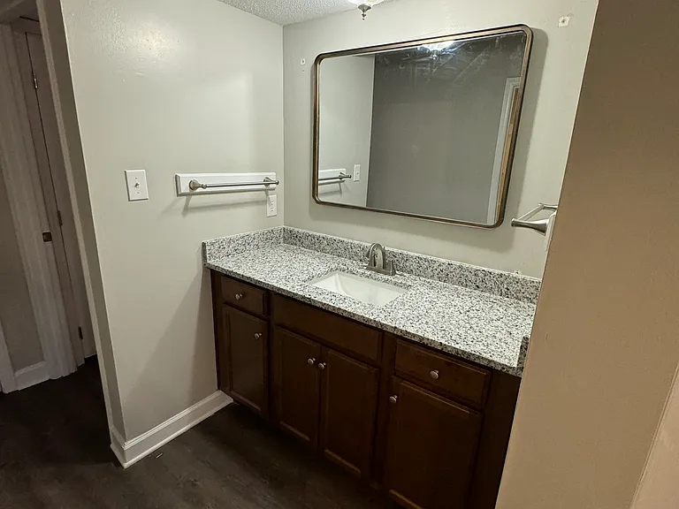 Avery Close Condominiums — Photo 53