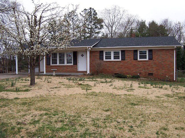 1st image of 703 Hillwood St
