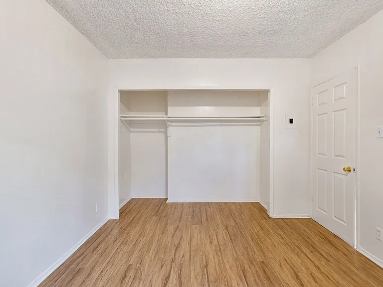 4522 Saint Charles Pl #8 — Photo 16