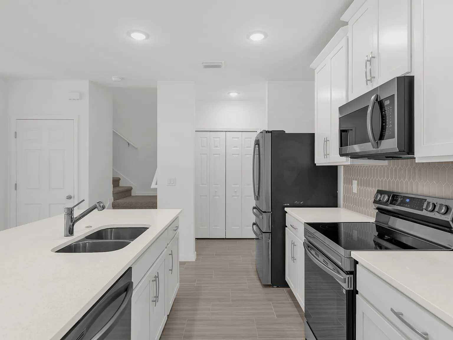 4 bed, 2.5 bath, 1855 sqft, $2,590 — Photo 4