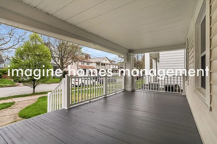 1453 Larchmont Ave — Photo 13