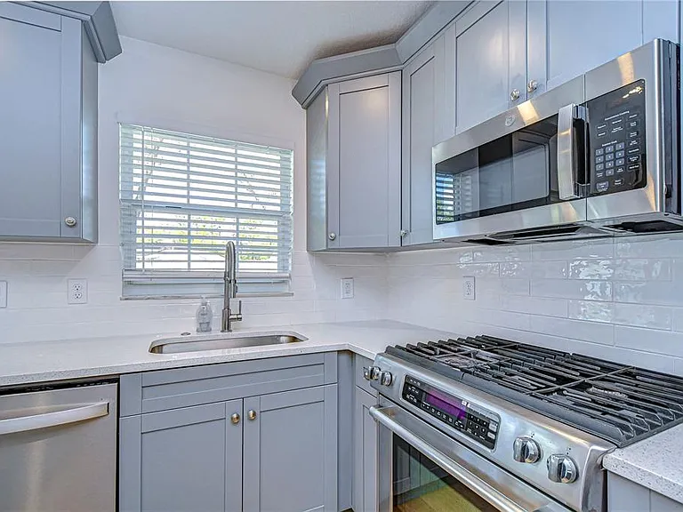 1205 W Hollywood St — Photo 11
