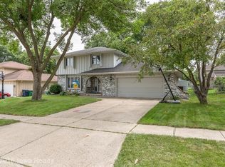 8120 Hammontree Cir, Urbandale, IA 50322