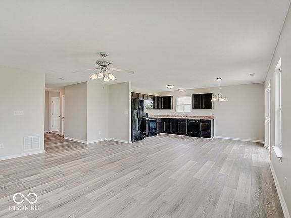 4th image of 1404 Graybark St