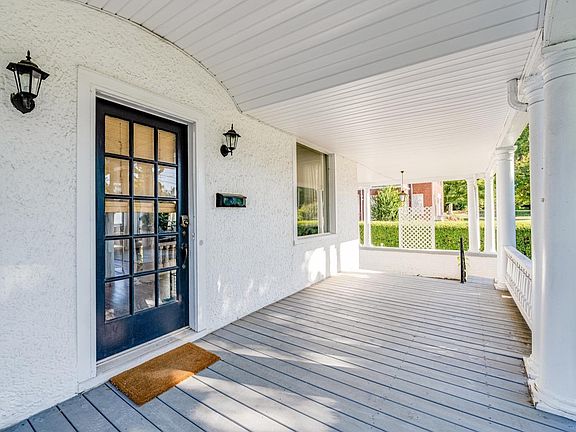 3rd image of 3917 Fort Ave