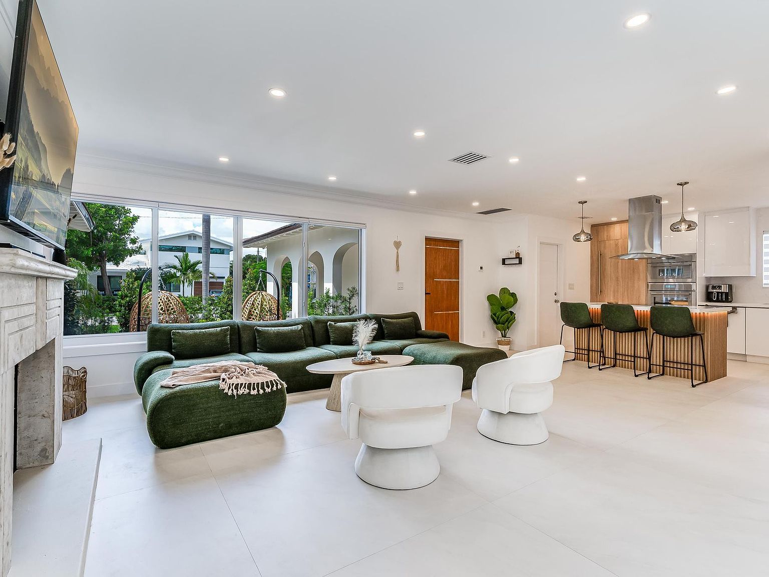 Lisiere L'Appartement　Vネックブラウス　カーキ L´Appartement Vネックブラウス シャツ 【公式通販】