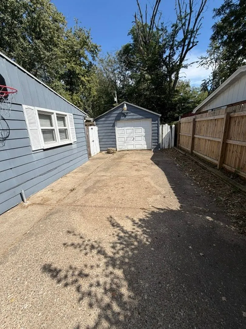 2712 South Saint James Boulevard, Evansville, Indiana 47714 — Photo 2