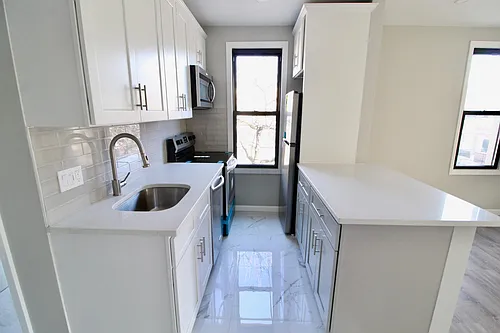 467 Grandview Ave #2L Photo 1