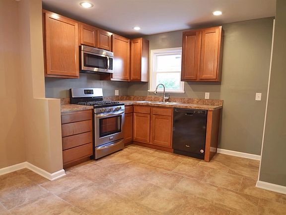 5th image of 6938 Gloria Dr