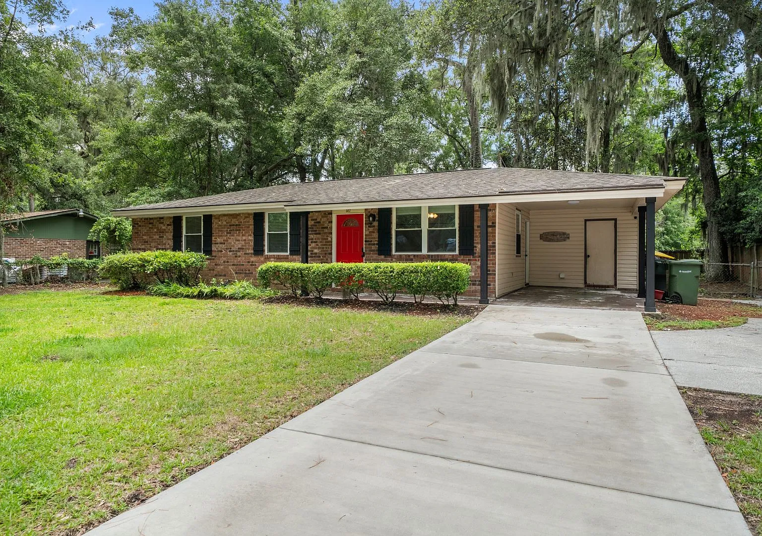 Southside Savannah Gem 4BR Home in Windsor Forest with Sunroom & Patio — Photo 3