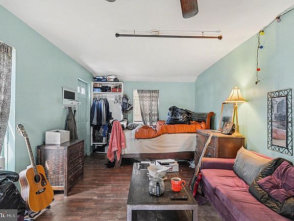 3rd image of 1220 Shesley Rd