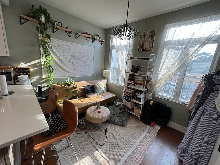 38 Catherine St #2R — Photo 4