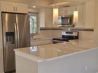 3751 S School Ave APT 19, Sarasota, FL 34239