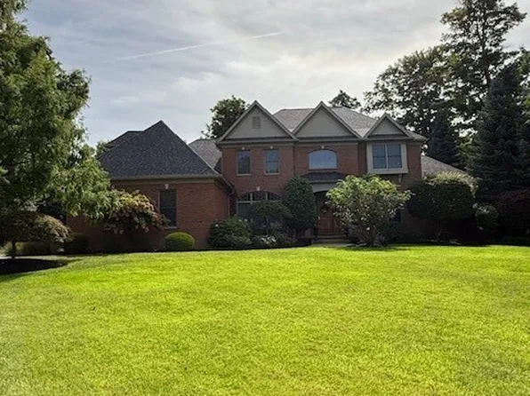 5135 Rockledge Dr, Clarence, NY 14031