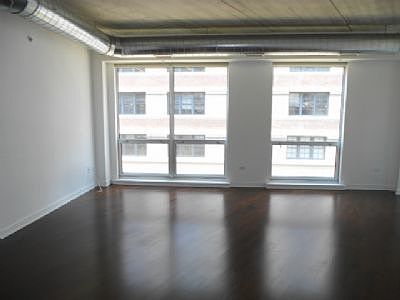 2nd image of 845 N Kingsbury St #Gu86