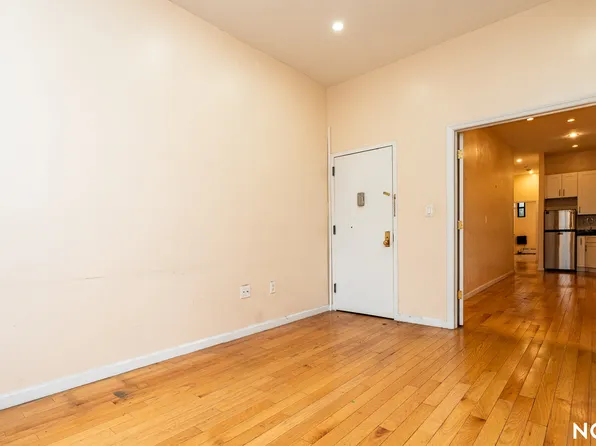 469 Harman Street image 4 of 10