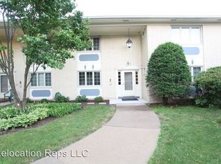 940 17th St APT 12, Moline, IL 61265