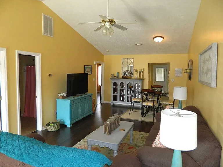 1101 Avery Lndg — Photo 4