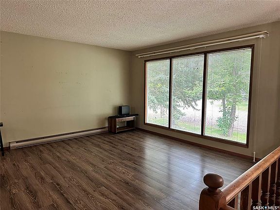 5th image of 290 2nd Ave E