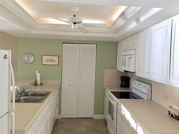 3rd image of 234 NE Edgewater Dr APT 102