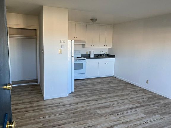 2nd image of 344 Carl St #6
