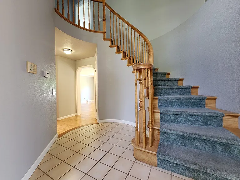 9609 Lord Dr — Photo 3