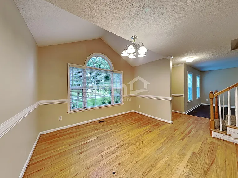 506 Westminster Dr — Photo 5