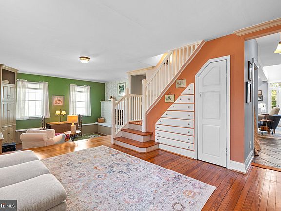 4th image of 110 Rosewood Ave