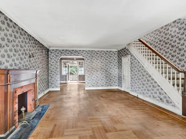 452 Marine Avenue image 6 of 19