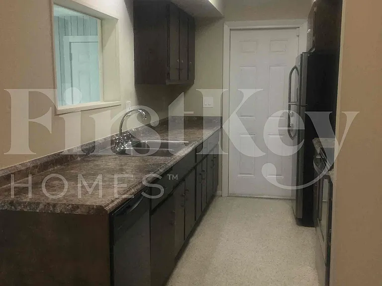 687 SW Heather St — Photo 15