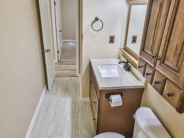 213 Walker Cir W — Photo 9